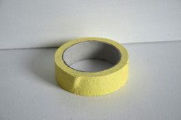 Rolle Rückwärts, 2016, oil on bronze, 3✕10✕10 cm 